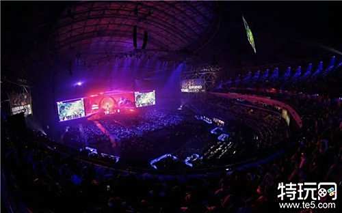 不久前还拥 不久前还拥